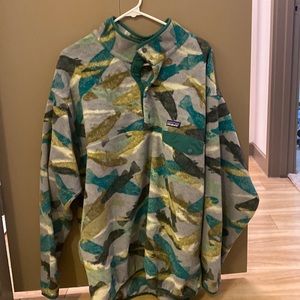 Mens Patagonia synchillas green trout print size xl